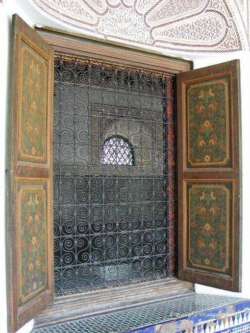 Ventana Carpintería metálica del Salón de la Petit Riad Bahia Palace, Marrakech - Marruecos