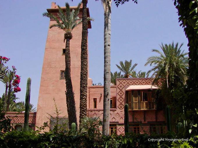 Construcción y torre cuadrada Jardin Majorelle, Marrakech - Marruecos