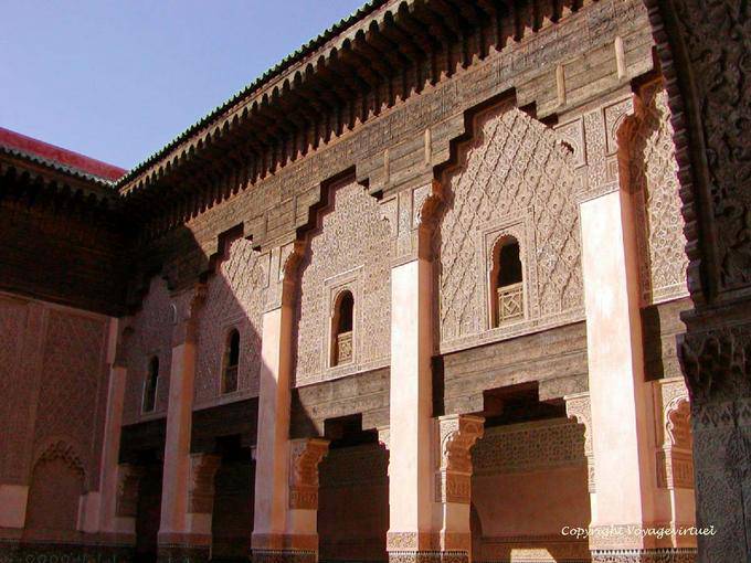 Zelliges, mármol, yeso y madera, madraza de Ben Youssef, Marrakech - Marruecos