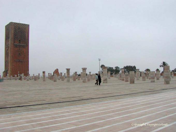 Rabat, Torre de Hassan y su público a Buren - Marruecos