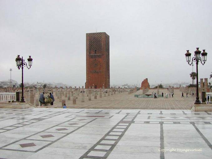 Panorama en la Explanada y la Torre Alminar Hassan, Rabat - Marruecos