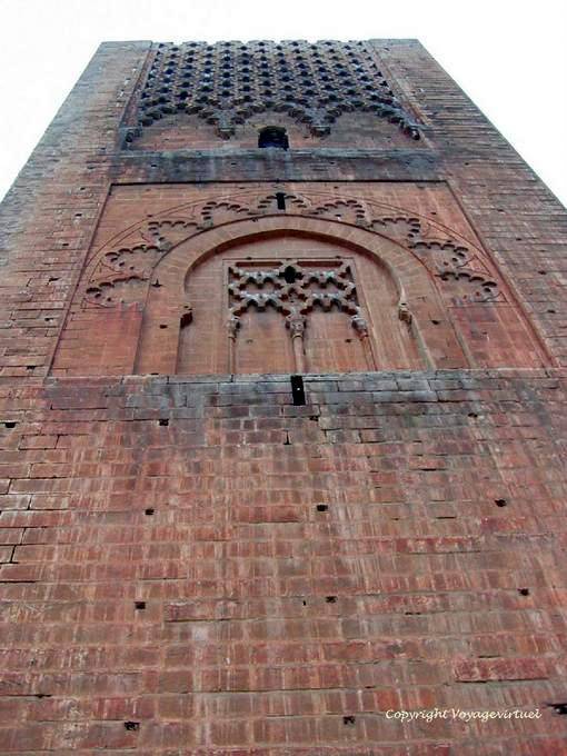 Centrarse en un lado de la Torre de Hassan, Rabat - Marruecos