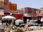 Alfombra Exposición sobre la plaza Jemaa El Fna, Marrakech, Marruecos.