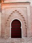 Una puerta de Koutoubia, representante del arte almohade de Marrakech, Marruecos.