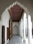 Galería de Little Court, Palacio de la Bahía, Marrakech, Marruecos.