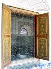 Ventana Carpintería metálica del Salón de la Petit Riad Bahia Palace, Marrakech, Marruecos.