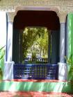 Perspectiva del canal de riego a través del kiosco, Jardin Majorelle, Marrakech, Marruecos.