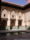 La pared de un ala alrededor del patio principal, madraza de Ben Youssef, Marrakech, Marruecos.