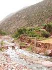 Frágil puente en el valle de Ourika, Marruecos.