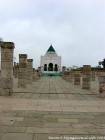 Entre las columnas, la perspectiva en el Mausoleo del padre de la independencia, Mohammed V, Rabat, Marruecos.