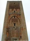Diferente ornamentación de un lado del minarete de la mezquita inacabada XIIᵉ siglo Torre de Hassan, Rabat, Marruecos.