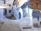 Un doble fuente en la esquina de una calle, Chefchaouen, Marruecos.