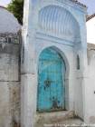 Puerta morisca y frontón Clamshell Saint-Jacques, Chefchaouen, Marruecos.