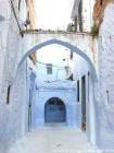 Chefchaouen, arco calle hacia Bab el Souk, Marruecos.