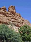 Agoulzi, la roca del hombre hasta los dientes, el Valle de las Rosas, Marruecos.