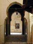 Meknes paso entre dos calles, Marruecos.