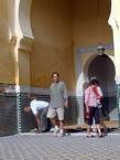 Jeremy Irons en el Mausoleo de Moulay Ismail, Meknes, Marruecos.