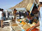 Puesto de especias a granel mercado bereber, Essaouira, Marruecos.