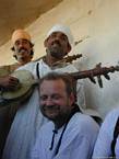 Los músicos y canciones bereber zoco Bouzama, Marruecos.