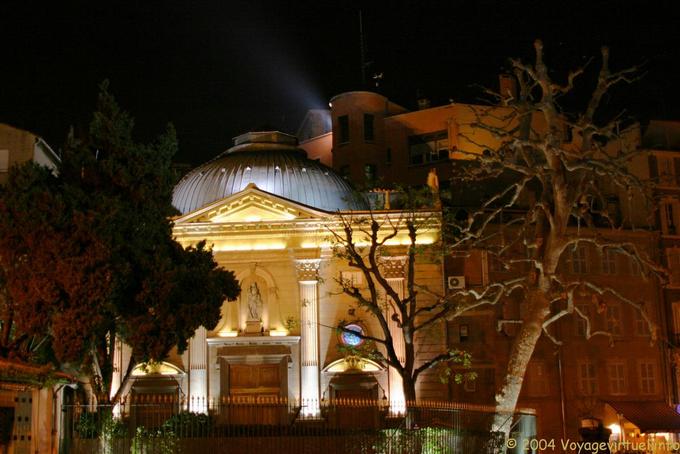 Cúpula de la capilla Accoules visto desde las cajas de la calle, Marsella - Francia