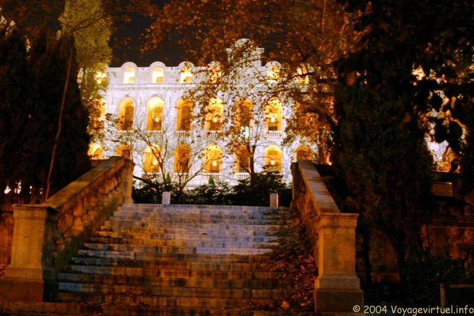 Escaleras en la noche, Place Daviel, Marsella - Francia