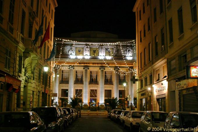 Opera visto por la noche, rue Beauvau, Marsella - Francia