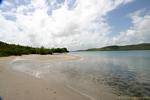 Playa de la bahía de Hacienda y el agua clara, península de La Caravelle, Martinica.
