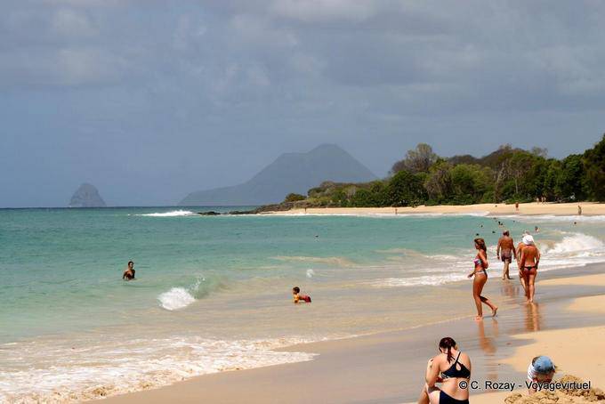 Anse Meunier y perfiles de la roca del Diamante y Morne Larcher - Martinica