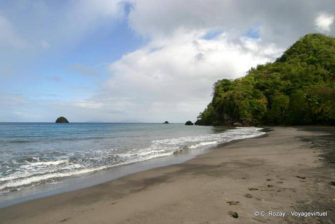El islote de La Perle frente a la Anse Cerón - Martinica