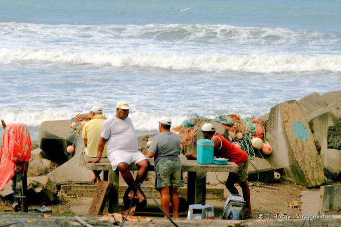 Esperando a los pescadores a Atlantic, Grand'Rivière - Martinica