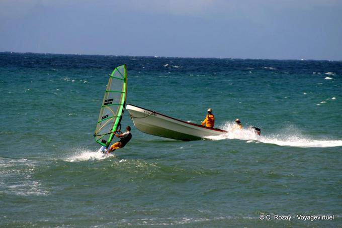 Choque, windsurf y motor fuera de borda, Grand'Rivière - Martinica