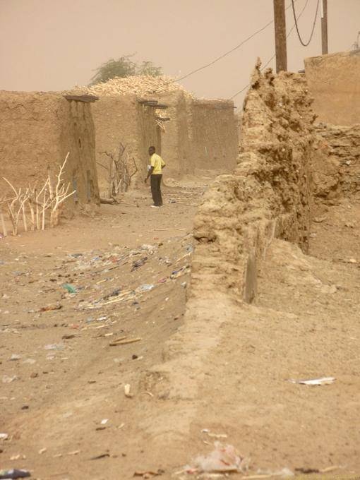 Habitations ensablées a M'bout, Mauritania