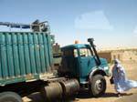 Boubou y camiones Ruta Boutilimit a Boghé, Mauritania.