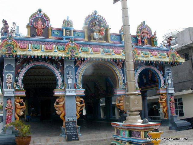 Templo Maheshwarnath en honor a Shiva, Krishna, Vishnu, Murga, Brahma y Ganesha.