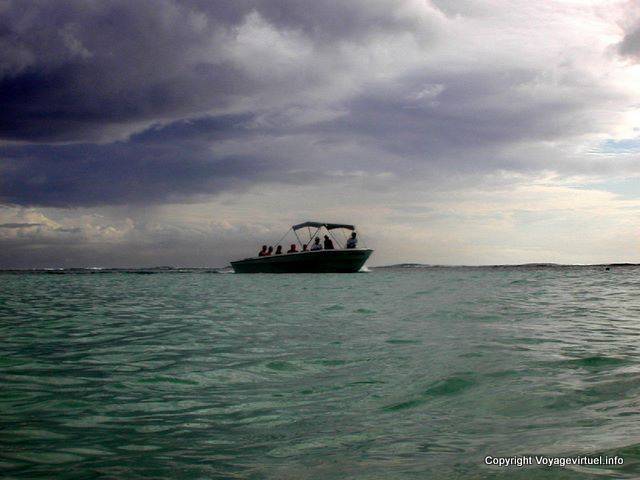 Tormenta sobre la playa de Tamarin, Flic en Flac, Mauricio.