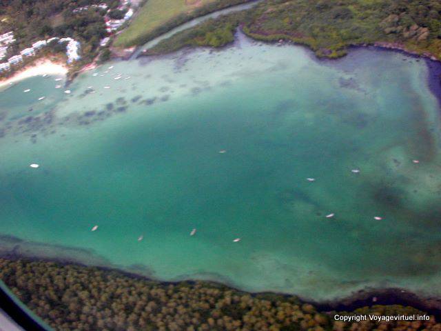 Blue Bay vista desde la ventana del avión, Mauricio.