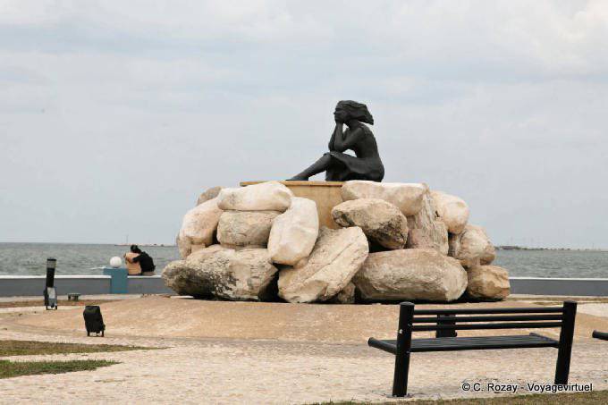 Avenida Adolfo Cortines aman Campeche esperando - Mexico