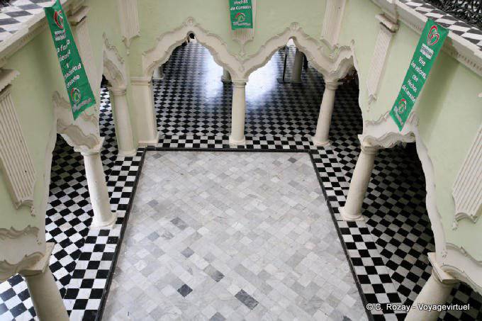 Hermoso patio de un palacio, Campeche - Mexico