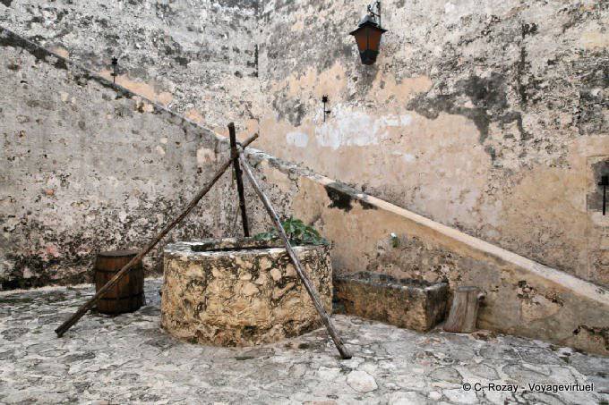 Las paredes del pozo de Campeche - Mexico