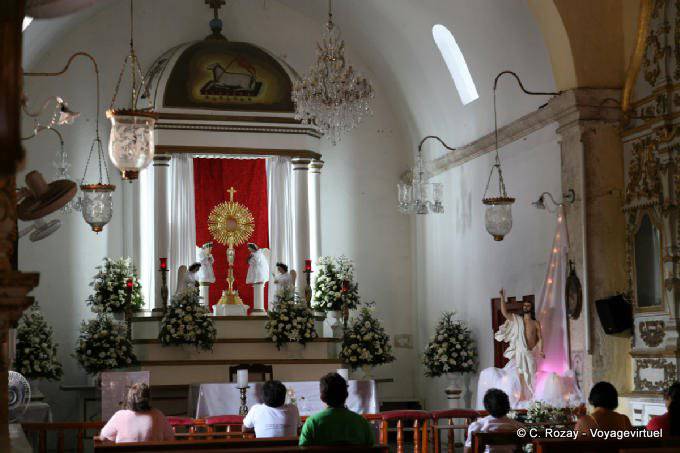 Altar de la Iglesia del Santo Nombre de Jesús, calle 55, Campeche - Mexico