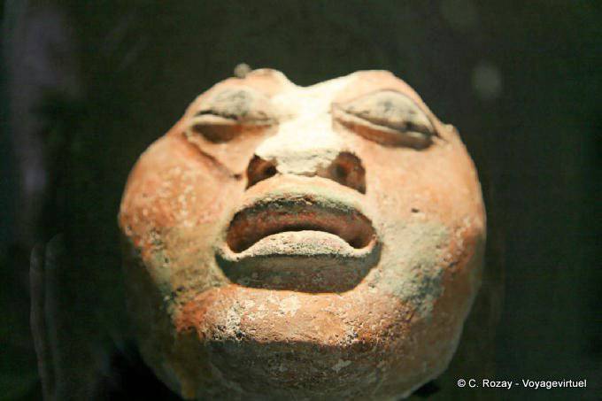 Labios de piedra, Museo Arqueología Maya, Campeche - Mexico