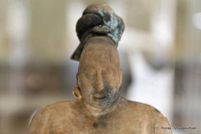 Busto llevaba un pendiente, Museo Arqueología Maya, Campeche - Mexico