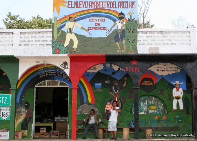 Chiapas mural Viva EZLN en un centro comercial - Mexico