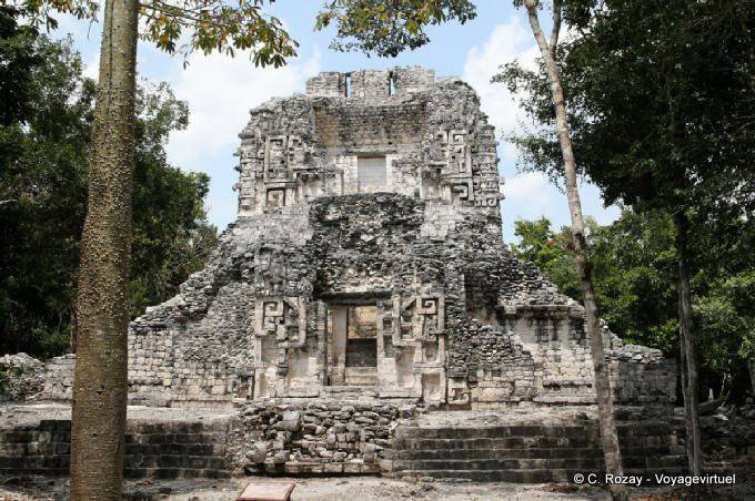 Fachada maya de la estructura XX Chicanná - Mexico