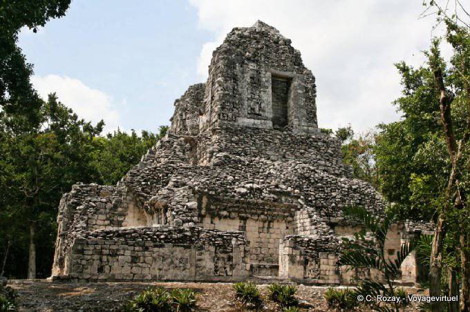 Estructura XX, sitio arqueológico de Chicanná - Mexico