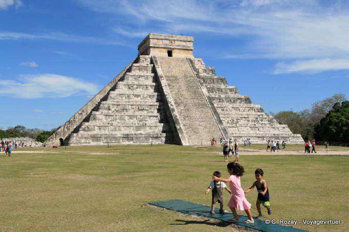 Juegos de El Castillo de la pirámide de Kukulcán, Chichén Itzá - Mexico