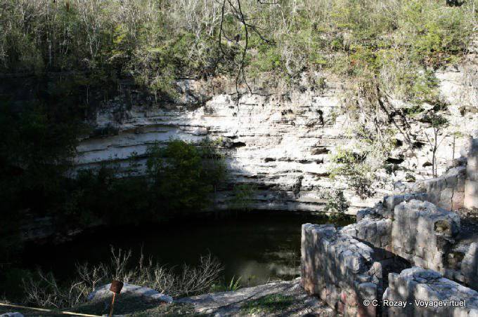Cenote de los Sacrificios, Chichen Itza - Mexico