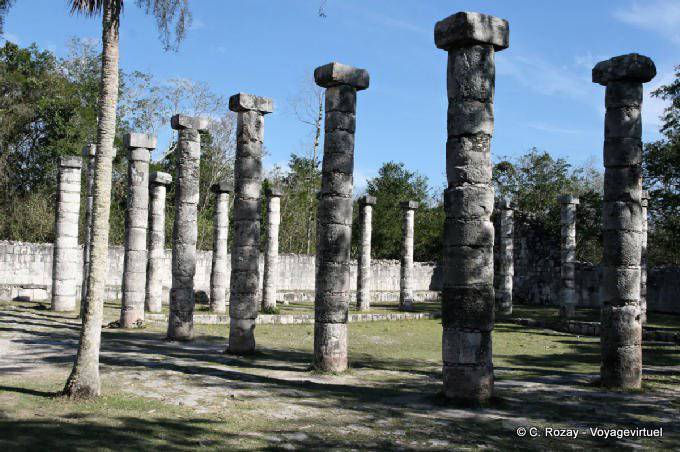 Jardín dentro del mercado, Grupo Las Mil Columnas Chichén Itzá - Mexico