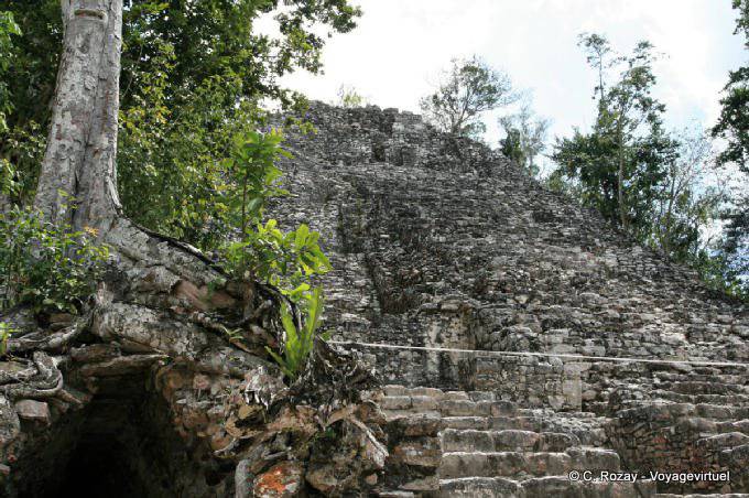 Las ruinas de la iglesia, 24 m de altura, Cobá - Mexico
