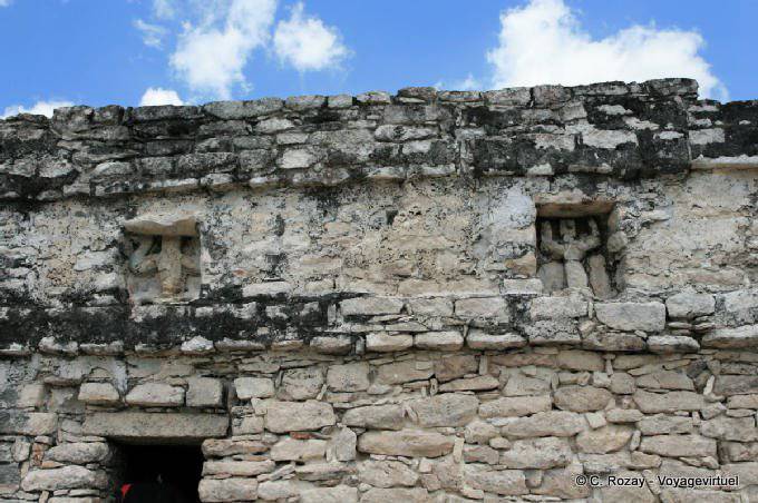 Esculturas del templo Nohoch Mul, Coba - Mexico